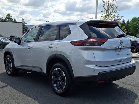 Used 2024 Nissan Rogue SV AWD/4WD image 4