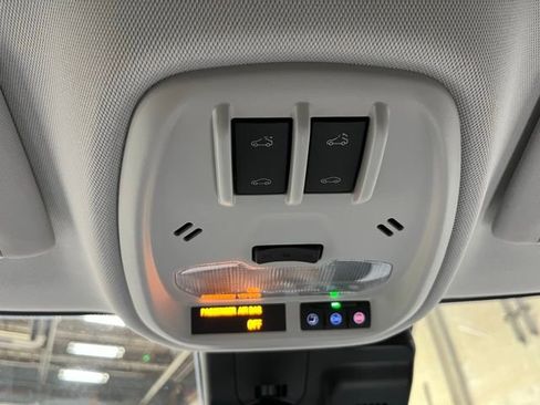 Used 2025 Chevrolet Trax ACTIV w/ Sunroof Package image 19