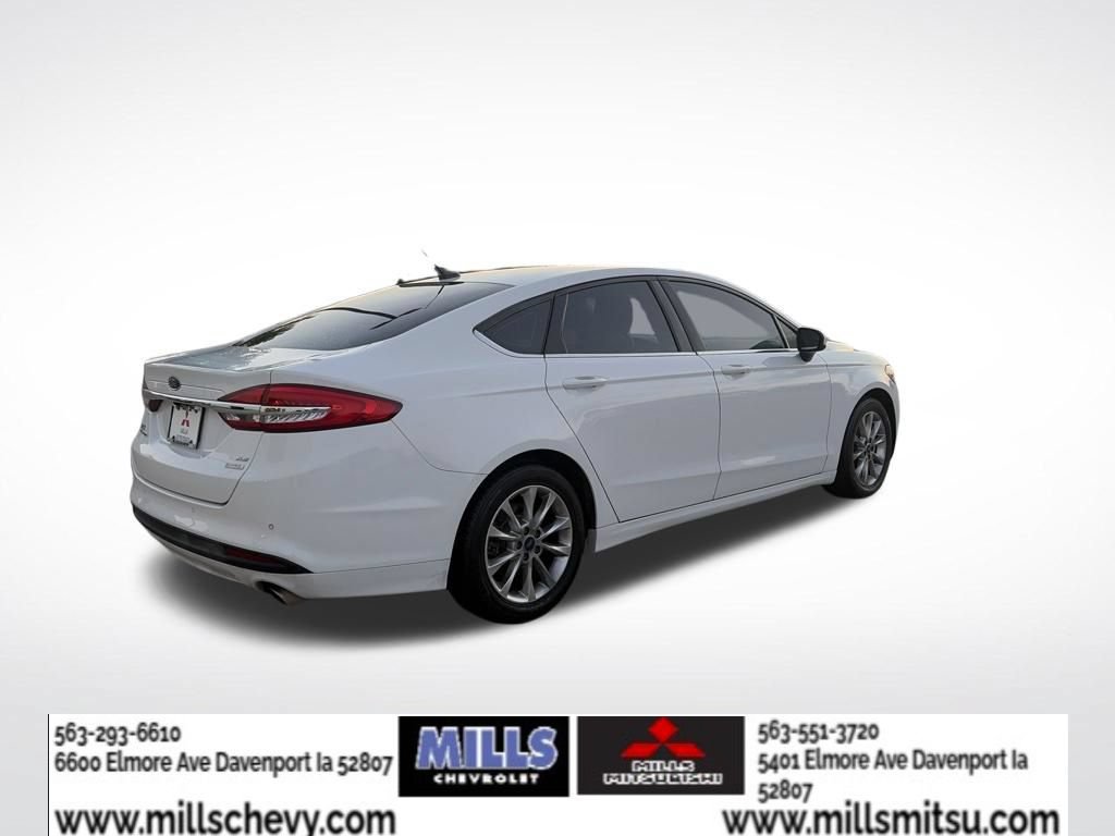 Used 2017 Ford Fusion SE w/ Fusion SE Technology Package FWD image 5