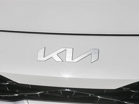 Used 2024 Kia Forte LXS image 7