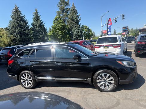 Used 2018 Subaru Outback 3.6R Touring AWD/4WD image 8