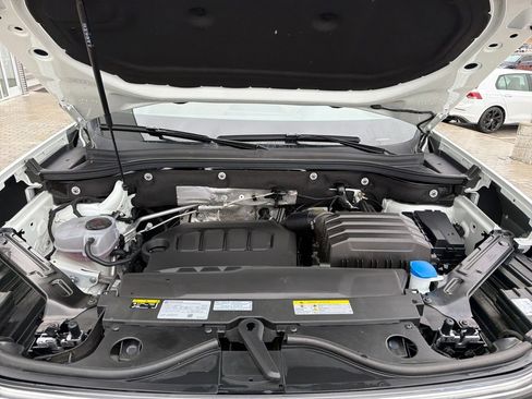 Certified 2025 Volkswagen Atlas Cross Sport SE image 22