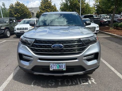 Used 2020 Ford Explorer XLT w/ Equipment Group 202A AWD/4WD image 2