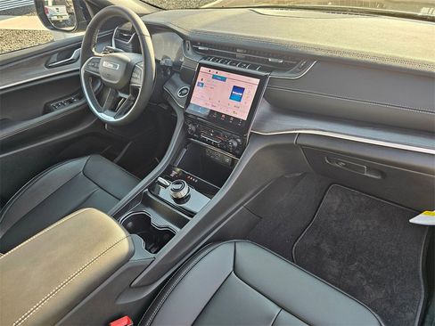 New 2025 Jeep Grand Cherokee L Limited w/ Black Appearance Package image 16