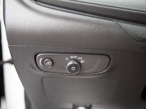 Used 2025 Buick Encore GX Preferred AWD/4WD image 4