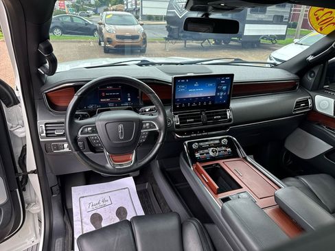 Used 2023 Lincoln Navigator Reserve AWD/4WD image 24