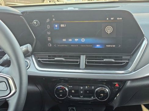 Used 2025 Chevrolet Trax ACTIV w/ Sunroof Package image 37