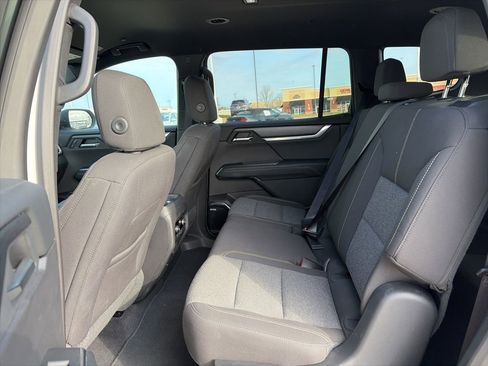 Used 2025 GMC Acadia Elevation image 9