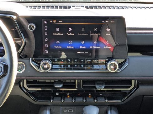 Used 2024 Chevrolet Colorado Z71 w/ Z71 Convenience Package 2 image 19