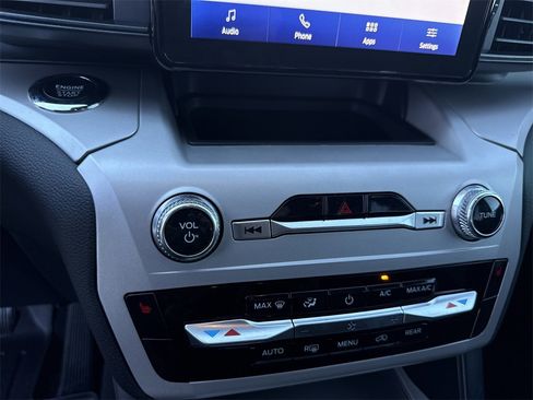 Used 2024 Ford Explorer XLT image 29