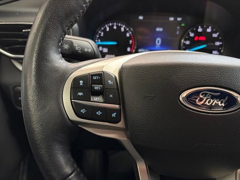 Used 2022 Ford Explorer XLT w/ Equipment Group 202A AWD/4WD image 12