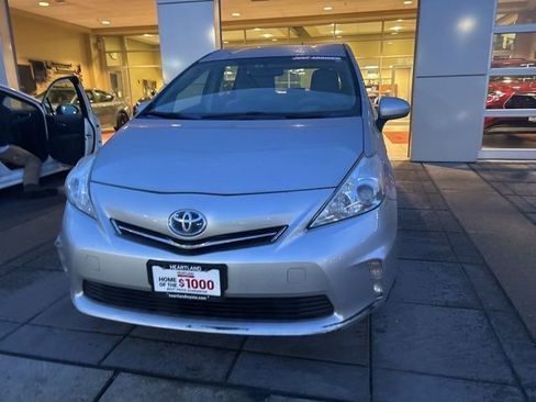 Used 2014 Toyota Prius V Two image 2