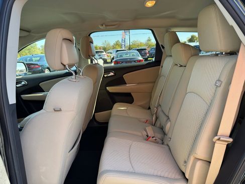 Used 2020 Dodge Journey SE image 17