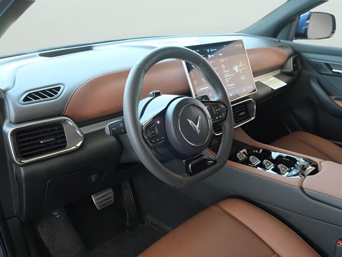 New 2025 VinFast VF 8 Plus AWD/4WD image 7
