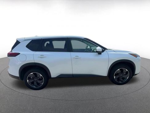 Used 2025 Nissan Rogue SV AWD/4WD image 16