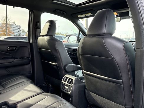 Used 2022 Honda Pilot TrailSport image 20