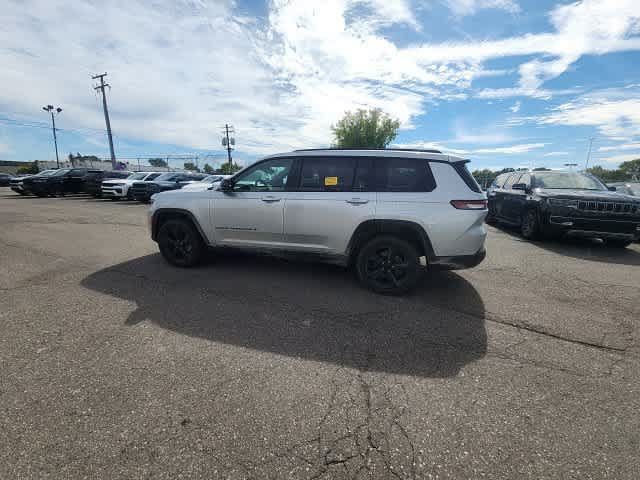 Used 2024 Jeep Grand Cherokee L Altitude AWD/4WD image 20