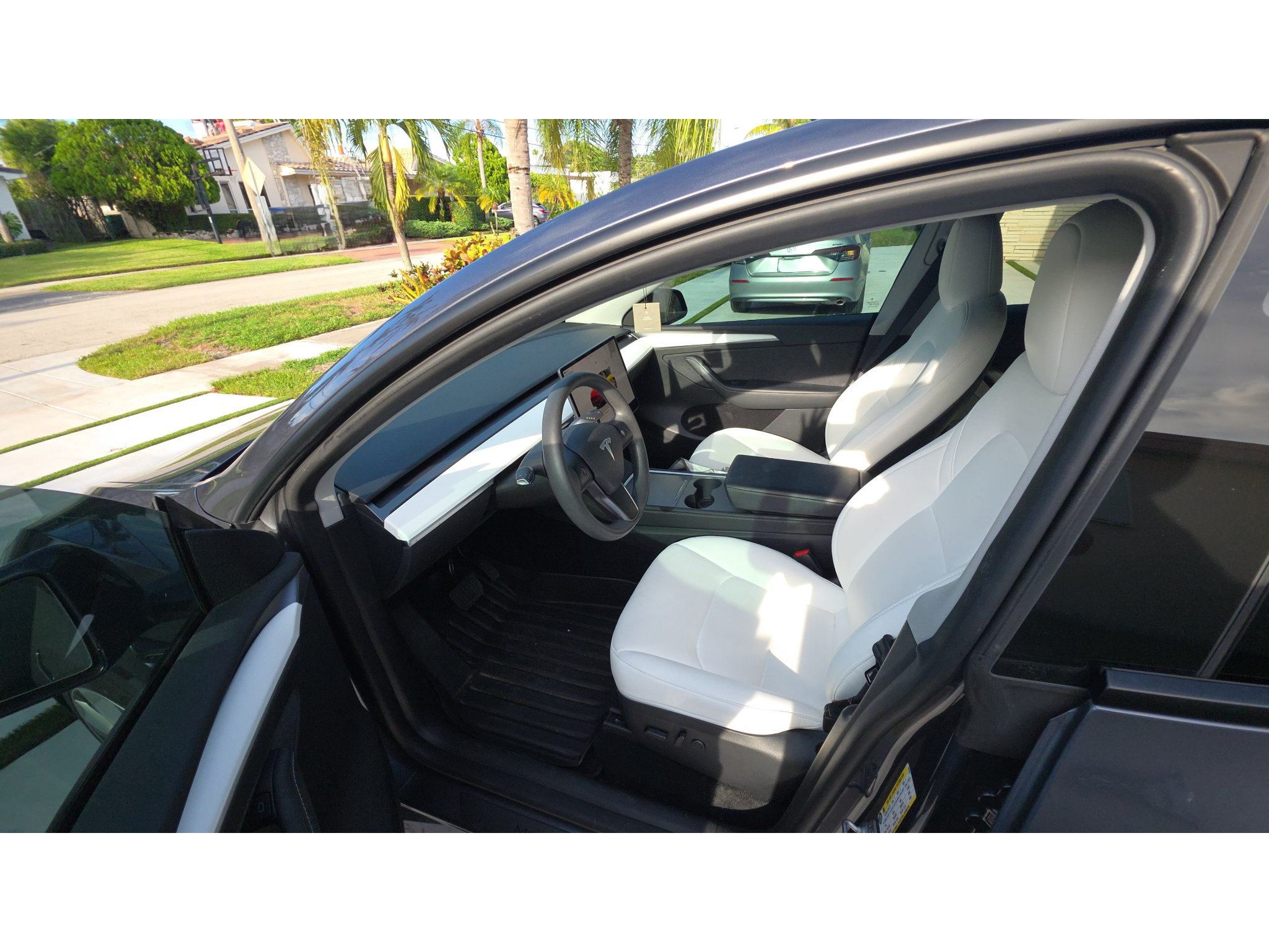 Used 2023 Tesla Model Y 2WD image 8