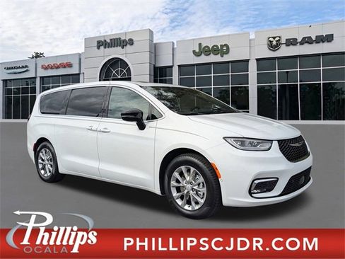 New 2026 Chrysler Pacifica Limited image 1