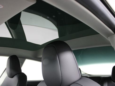 Used 2023 Tesla Model 3 Standard Range image 10