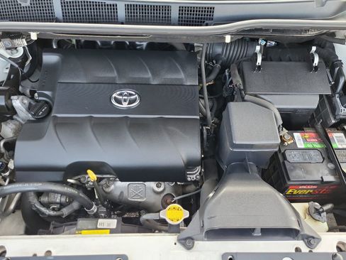 Used 2012 Toyota Sienna LE w/ Towing Pkg image 21