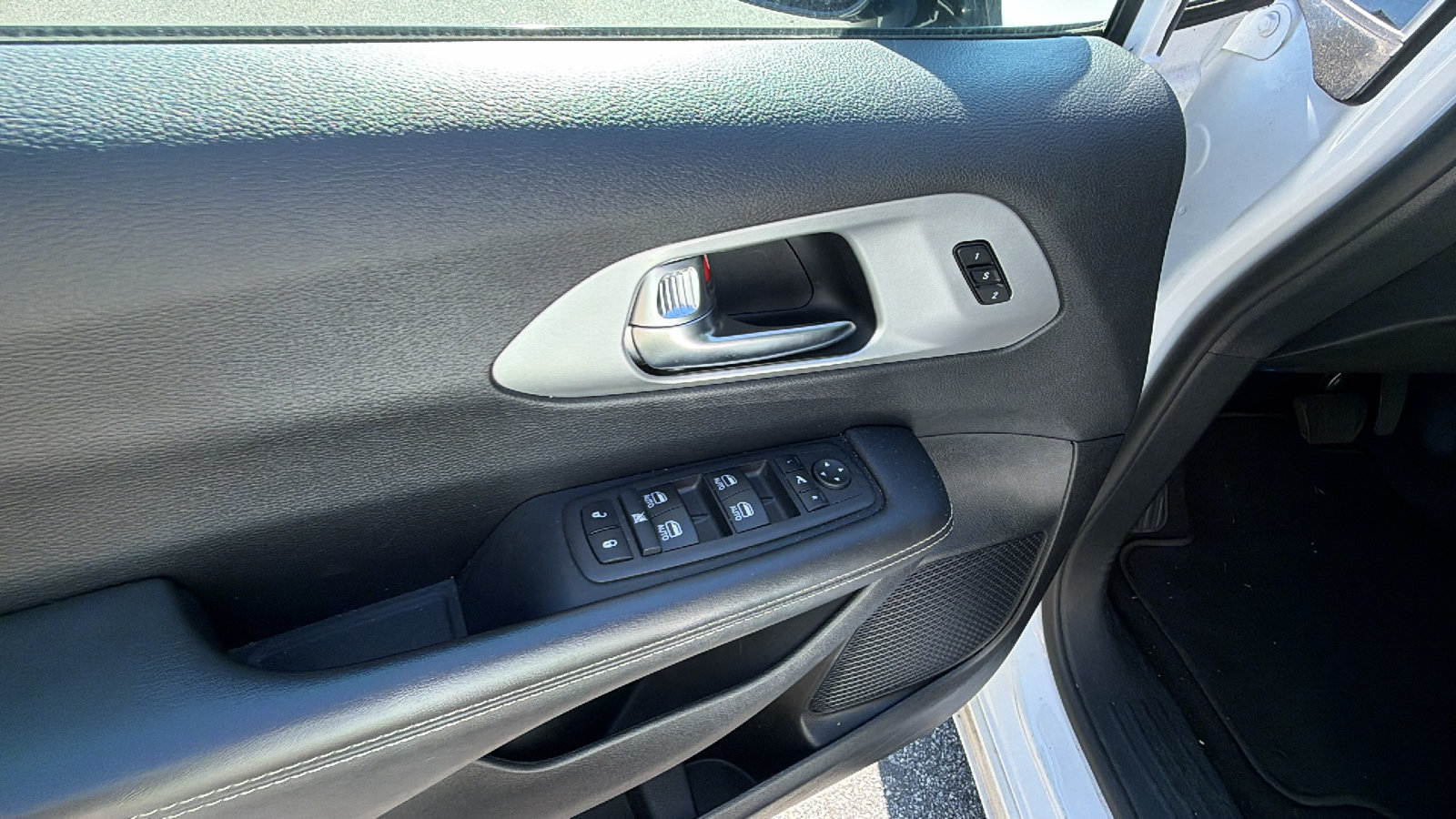 Used 2025 Chrysler Pacifica Limited FWD image 15
