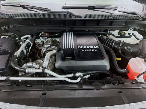 Used 2025 Chevrolet Suburban Z71 w/ Comfort Package image 34