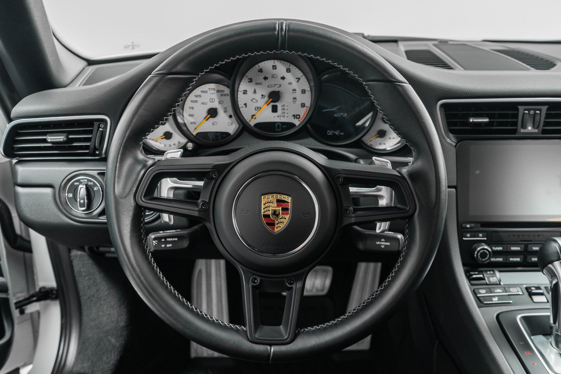 Used 2018 Porsche 911 GT3 RWD image 15