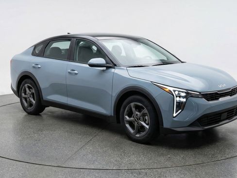Used 2025 Kia K4 FWD image 1