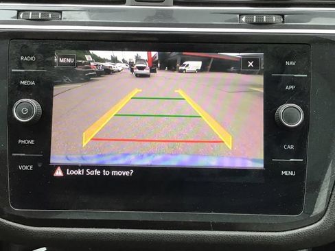 Used 2018 Volkswagen Tiguan SEL AWD/4WD image 10