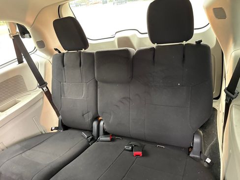 Used 2012 Chrysler Town & Country Touring FWD image 16