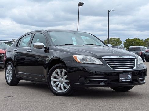 Used 2013 Chrysler 200 Limited FWD image 27