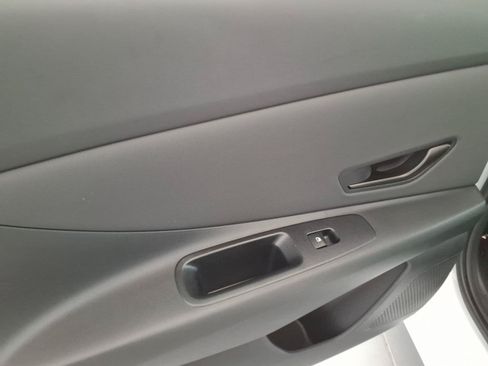 Certified 2025 Hyundai Elantra SEL FWD image 15