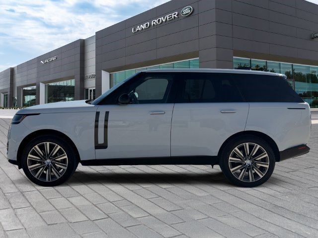Used 2023 Land Rover Range Rover SE AWD/4WD image 2