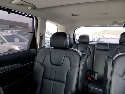 Used 2024 Kia Telluride EX w/ EX Captain's Chair Package image 12