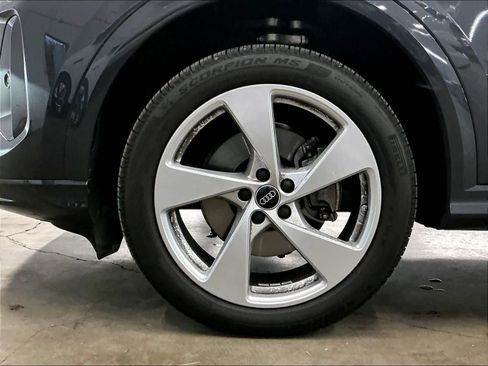 Used 2025 Audi Q5 Premium Plus w/ Premium Plus image 12