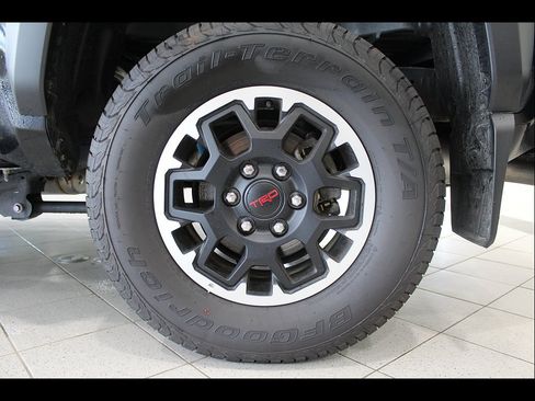 Used 2025 Toyota Tacoma TRD Off-Road w/ TRD Off Road Upgrade Package AWD/4WD image 12