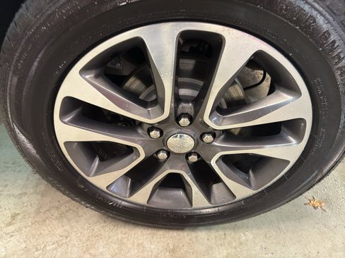 Used 2017 Jeep Grand Cherokee Overland image 34