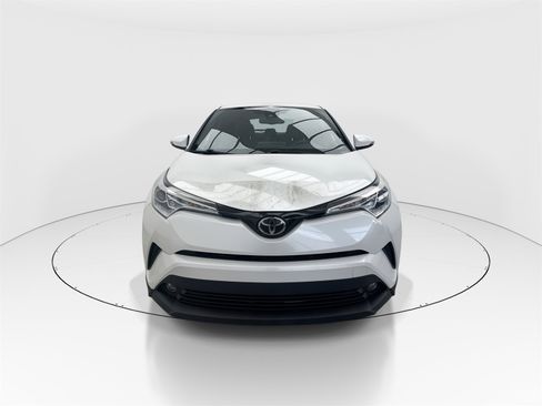 Used 2018 Toyota C-HR XLE image 3