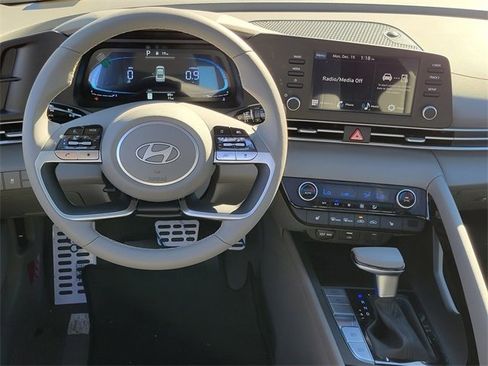 New 2026 Hyundai Elantra SEL Sport Premium image 4