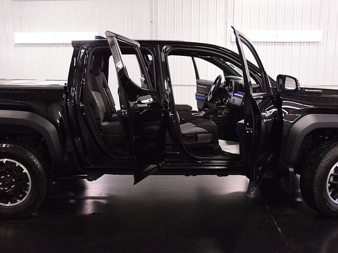 Used 2025 Toyota Tacoma TRD Sport image 36