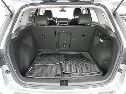 Used 2025 Volkswagen Taos SE image 18