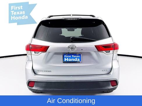 Used 2018 Toyota Highlander XLE image 7