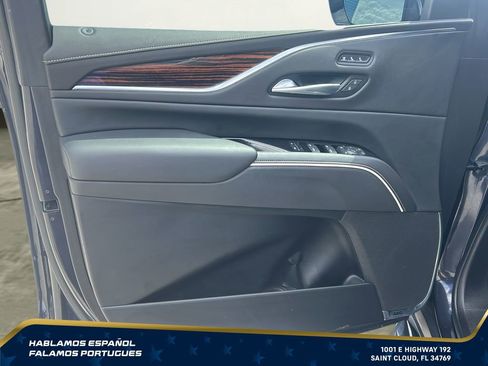 Used 2022 Cadillac Escalade ESV Premium Luxury AWD/4WD image 10