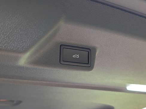 Used 2025 Volkswagen ID. Buzz Pro S Plus RWD image 20