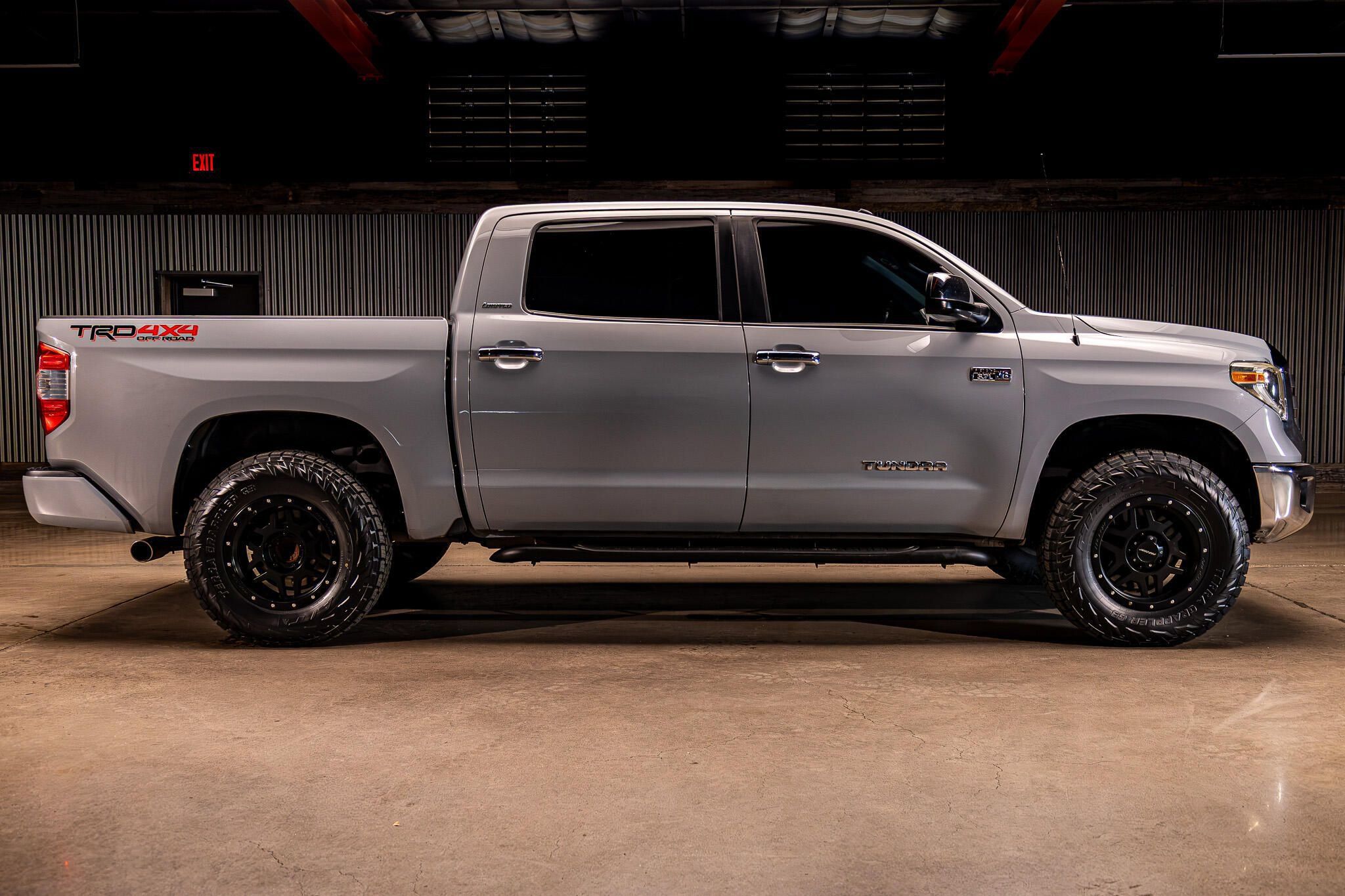 Used 2018 Toyota Tundra Limited w/ Limited Premium Package AWD/4WD image 16