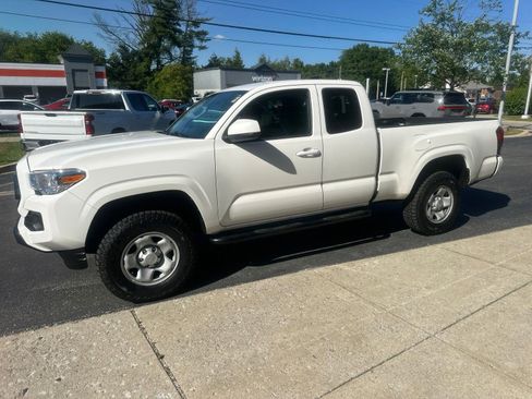 Used 2021 Toyota Tacoma SR w/ SR Convenience Package AWD/4WD image 7