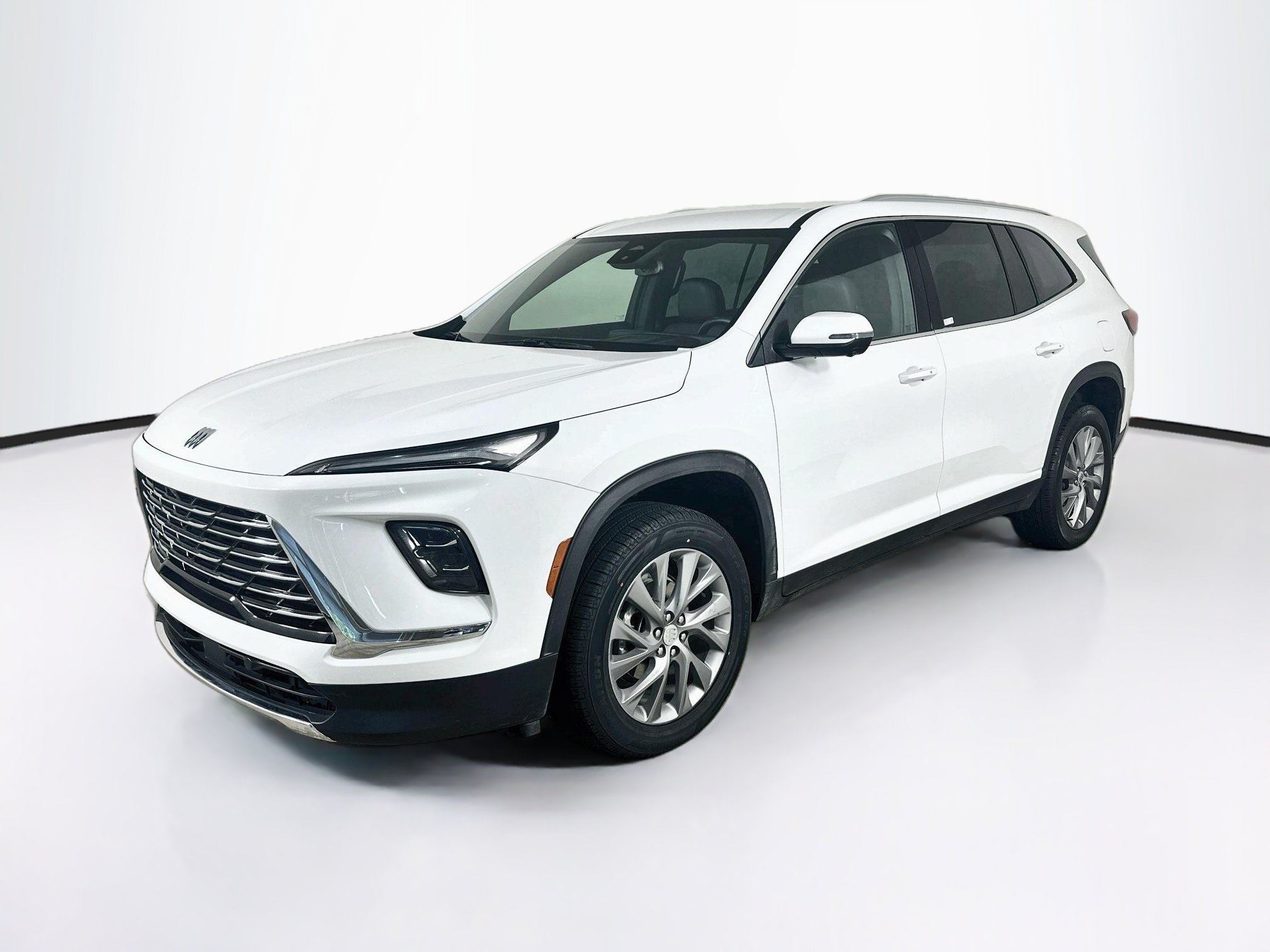 Used 2025 Buick Enclave Preferred FWD image 3
