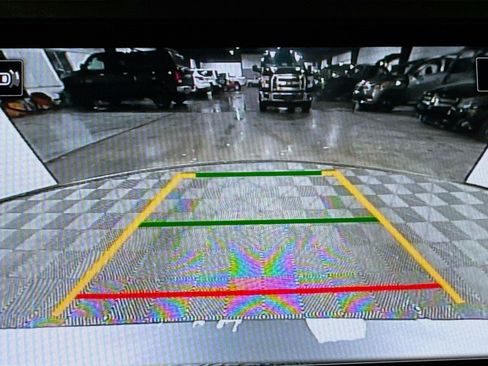 Used 2021 Volkswagen Tiguan SE w/ Panoramic Sunroof Package image 18