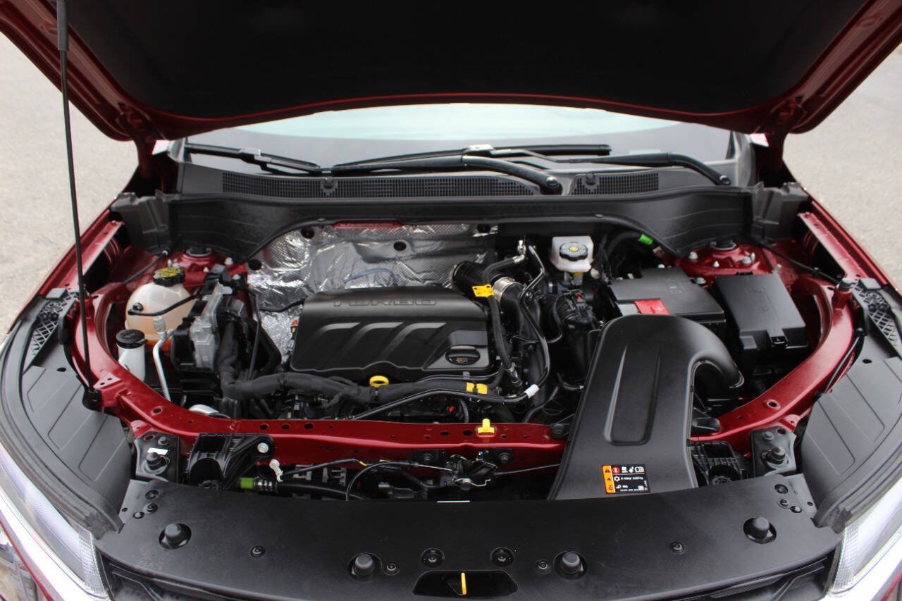 Used 2025 Chevrolet Trax LT FWD image 8